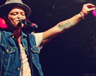 Se a vida de ter limões faça uma caipirinha Agora se a vida te de der um Bruno Mars foda diariamente flw wlw✌