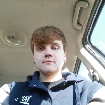 the names Dominic Moore. I'm 18 and i skate and ride dirt bikes ✊...party on mother fuckers!