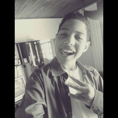 Amo minha família... E não deixo ela por nada!!....De cabeça erguida vou seguir minha jornada...!!. “Não tenho cordão pesado pra não brilhar olho,,pq o ser huma