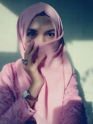 peluk cium untuk orangtuaku, terlebih ayahku, terutama ibuku :*