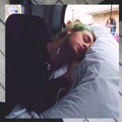 follow @languidlrh ; ifb chill accs so you might get 2 follows