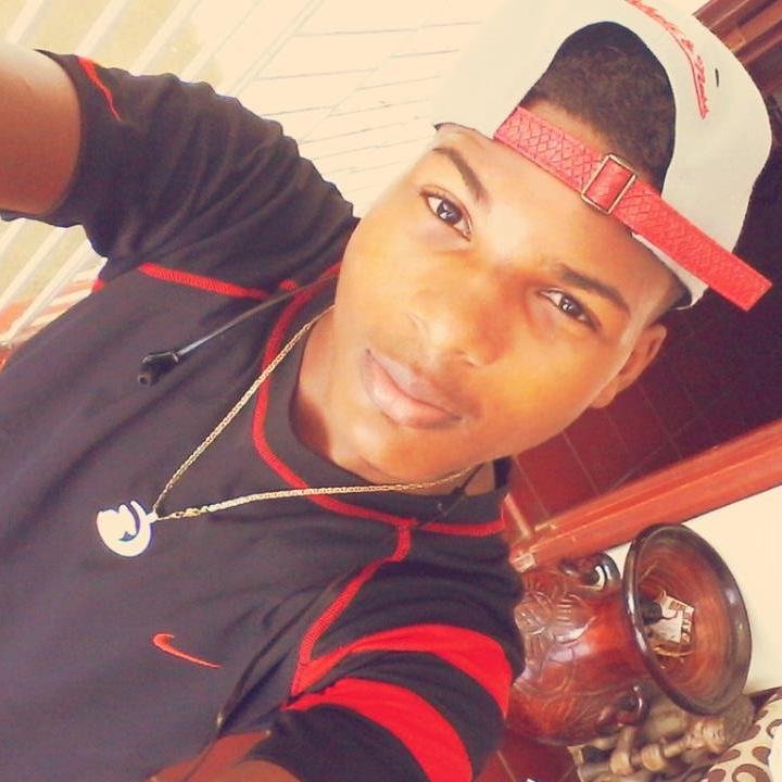 AwwwZ Sigueme &' te dOy back buscame en Facebook : It'z Michel Almonte's ;) :) :D