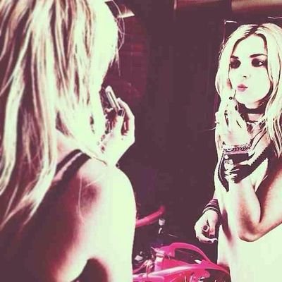Today, I feel like running naked through your street to get your attention. I'm bad with bios, blah. Single like a pringle.