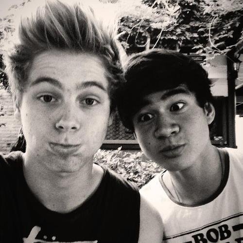 I love ONE DIRECTION, 5sos, BEFORE YOU EXIT