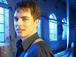 Hello, I'm Cap'n Jack Harkness. And who are you? {Single/SV/bi}