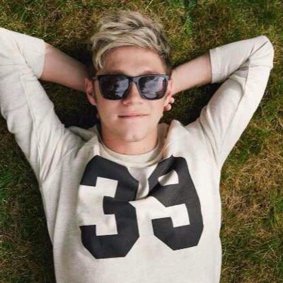 22. I fangirl. 1D | 5SOS | jdb | ddl | agb | Jano. 3/5. Calum/4. nope/5. Ariana + Cody follow. My idols slay.