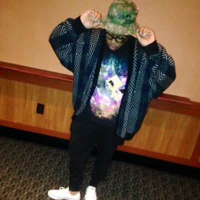Breath of fresh air just a lil boujie ghetto gay boy with big dreams, a lot to say, and a lil pressure on my chest talk shit,have fun,count up,and stay blessed