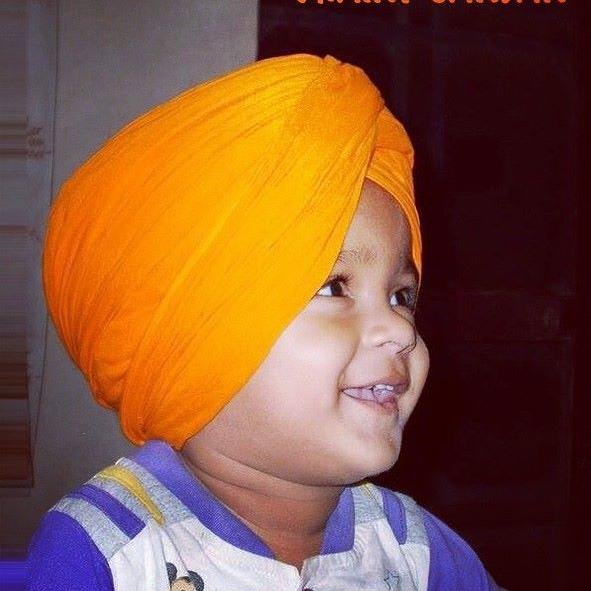 दो शब्द तसल्ली के भी नहीं मिलते इस शहर मैं
लोग दिल मैं भी दिमाग लिए फिरते हैं !!