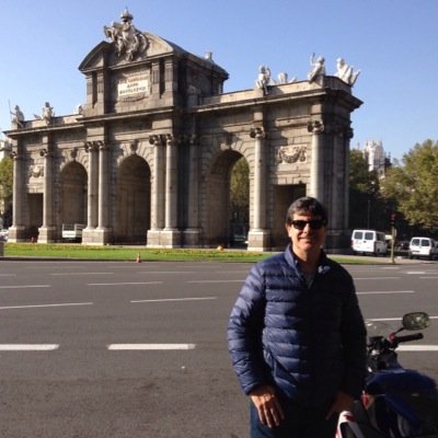 Endodoncista, docente, hincha del glorioso Deporcali,amante de la música.