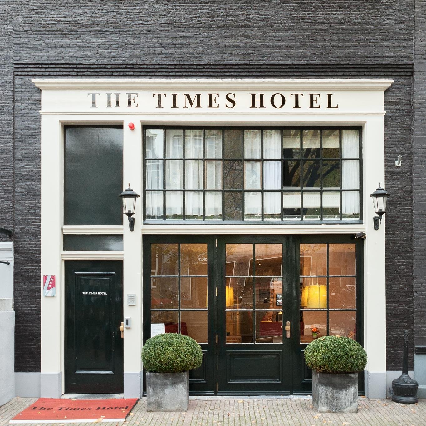 Lovely 3* hideaway overlooking the canals of Amsterdam, the Herengracht. Check out these local tips for you, fun things to do in our favorite city!