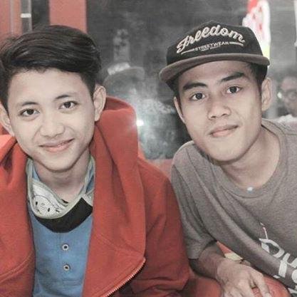 Rizal aditiawan|tangeran,27 maret 1996|aries|Smk Miftahul Jannah| X tkj1|badminton|basket|game|break dance|
Fb:rizal chi potret khampaan