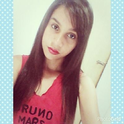 Vivo para ser feliz, não para ser comum.☆★
