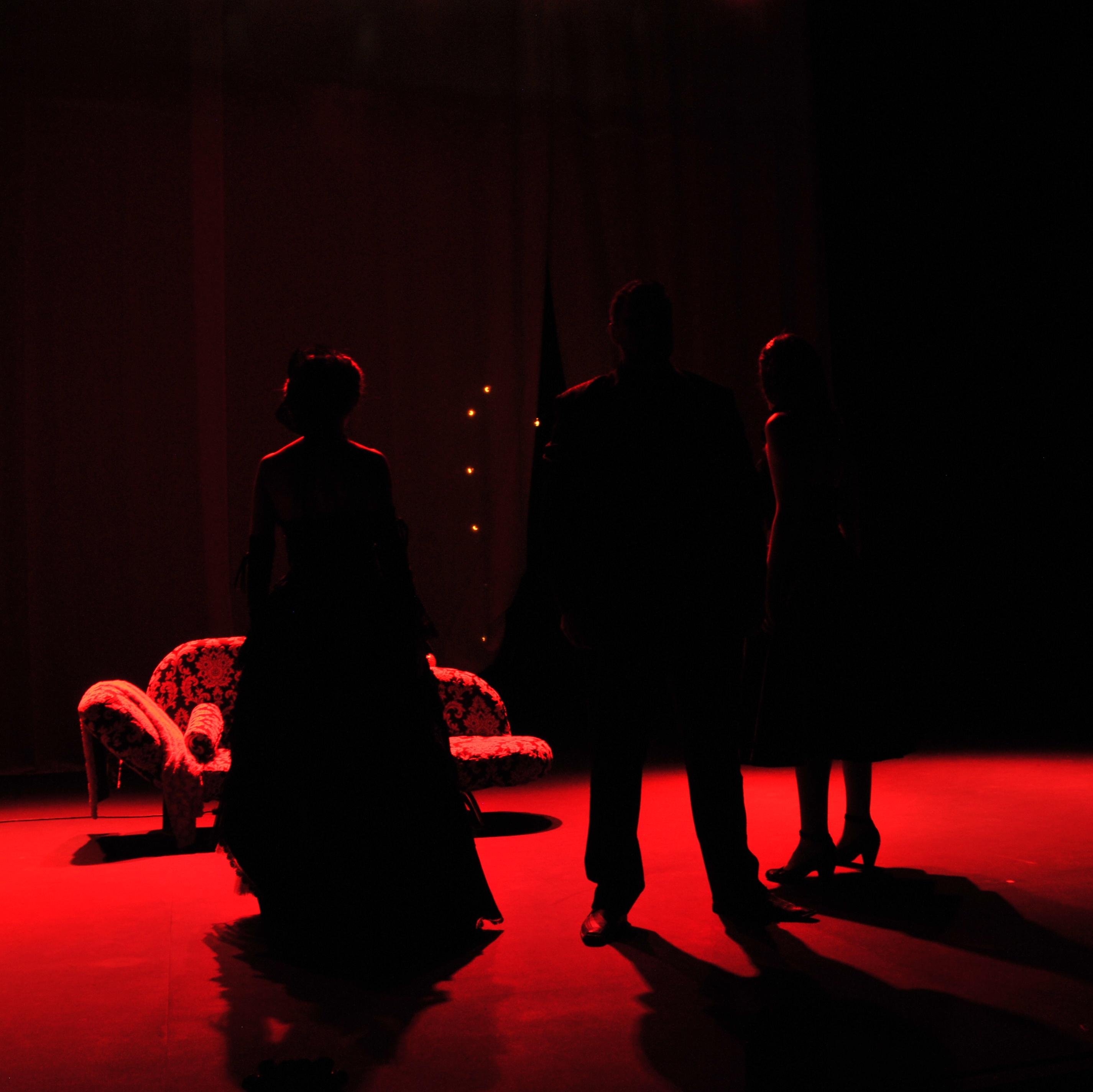 Intrussión Teatro nace en 2004 con una premisa clara: llevar a escena teatro de autor.