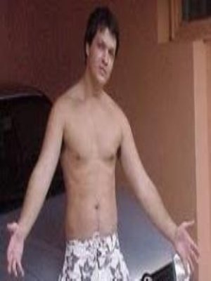 Un casi Ingeniero Informatico que aun busca su verdadera vocacion. En sus ratos libres goza riendo de ls mierias humanas... pero simpre en buena onda.