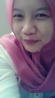 Wanita | Islam | Mahasiswa di Universitas Borneo | Fakultas Keguruan dan Ilmu Pendidikan | Jurusan Pendidikan Bahasa, Sastra Indonesia dan Daerah