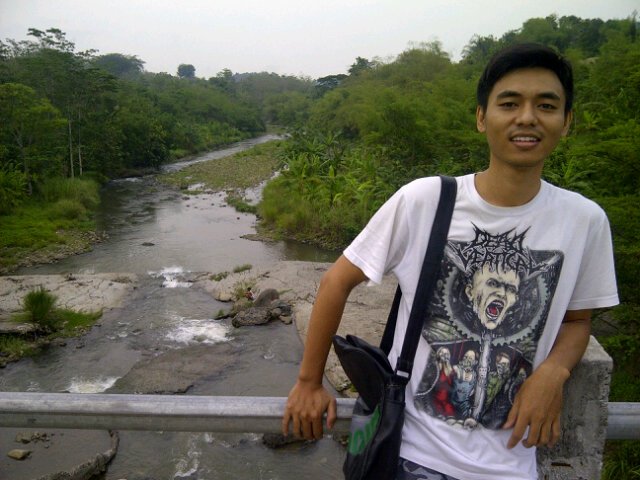 Ardinoir's profile picture. Music merchandise n CD's junkie, movie goers.