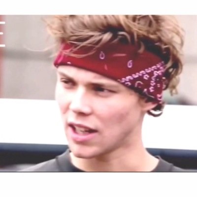I gave you a free follow so pls go and follow @malikvirgin thanks. I unfollow..