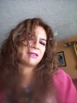 Soy casada, amo mi hogar mi esposo, me encanta el buen vino, la musica retro, la posibilidad de conocer a personas con consiencia y amor