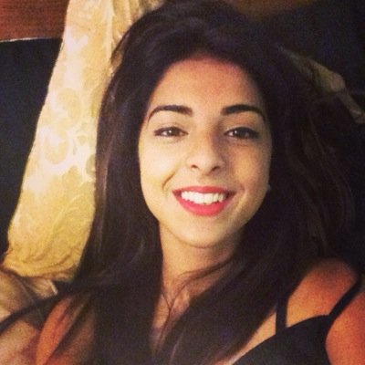 Sammy 20 , learn to blink like a mermaid for once ☺️  #PriyankaChopra Follower & Great..