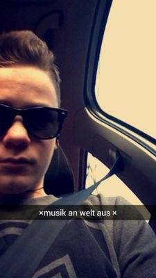 instagram~florian_391
snapchat~florian110301
