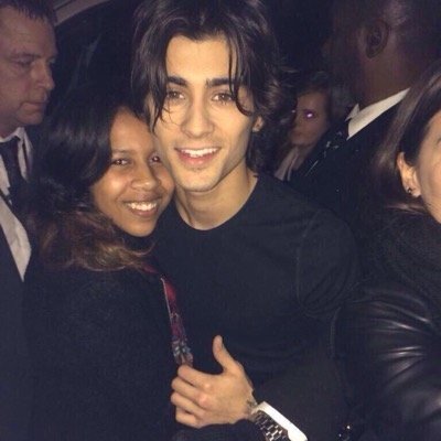 hey there beautiful I gave u a free follow and it would mean a lot if u could follow @smokeszarry in return (ask for a fb if u like) ilysm