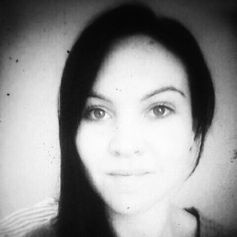 LauraLeigh_SA's profile picture. Grew up on Sugar Cane Farm in KZN(Naturegirl@heart). Studied Fashion design. Worked doing Leather accessories straight out of studying.