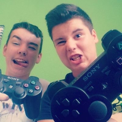 Hey Leute
Bin 15 jahre alt
Bin angehender Youtuber mit nem Freund
Youtube-Name: TOCILP
Abbo wäre echt cool Dankö