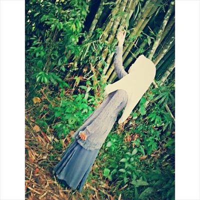 Hye ! This is my second Twitter account . My 1st account are unable to log in because I forgot the password . Click Follow ! I'm Farah and I'm 14 y/o ツ