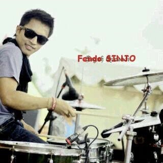 di SINJO band saya bertugas memainkan alat yang dipukul-pukul.apa masih mau follow.? *zodiak LEO..@sinjotheband || line : effenditeguh