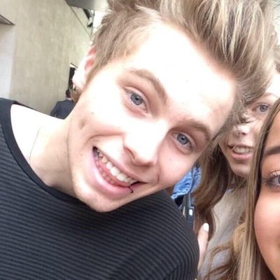 LUKE ACCOUNT GIVR AWAY https://t.co/YZD4pwI9iq