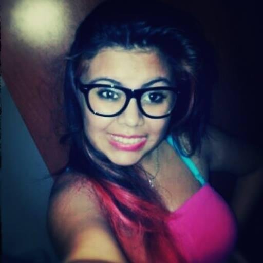 La vida es un teatro llena de malos actores.Valora lo que tienes , antes de querer valorarlo cuando no lo tengas.Entraste a mi vida y no quiero que salgas. JBღ