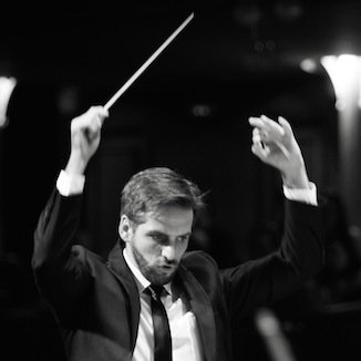 Director de orquesta, pianista y musicólogo. 
Pucciniano. 
Un cuore tra 🇪🇦 e 🇮🇹. 
Director de @Banda_Mena