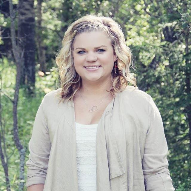 court_r12's profile picture. 