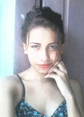 Sou casada e tenho uma filha muito linda e minha vida e  maravilhosa ...
