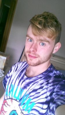 I play the drums like to make jokes, laugh and have fun. I love heavy metal and screamo I'm a nerd for star wars and elder scrolls :D