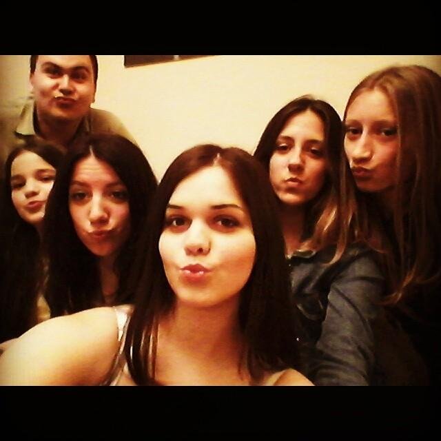 arminaabadan's profile picture. Yüksek makamlar yüksek tepeler gibidir, koşarak çıkanlar nefes darlığı hisseder.