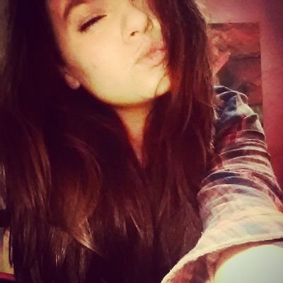 Emilyy_katie's profile picture. Don't light yourself on fire to keep someone else warm..