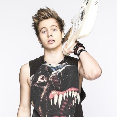 CLICK ON THE LINK IF YOU WANT TO WIN SOME 5SOS MERCH! -@mgcliffordinary