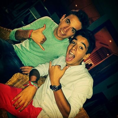 Sevillista, fan de A.Negredo y Dani Martin.