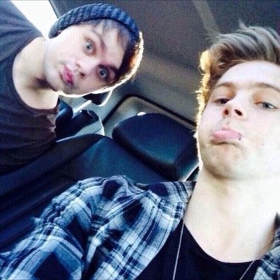 PLEASE HELP MY BEST FRIEND @dopexclifford GET MUKE/4 SHES TRYING SO HARD SHE DESERVES IT SO MUCH