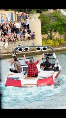 NEWS, EVENTS, VIDEOS, PHOTOS, UPDATES @onedirection ∞. Follow me  and I back, here will know all about one direction♥ #Crazymofos