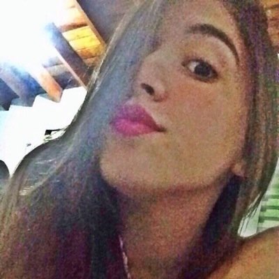 Vem cá, me abraça, sem pressa, sem demora, sem motivo, sem hora para ir embora.