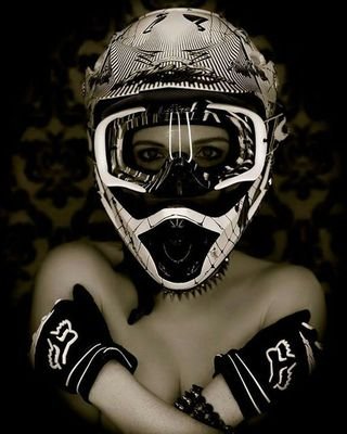 Jamás te rindas y lucha por lo que quieres.                               Dh ☆ Motocross