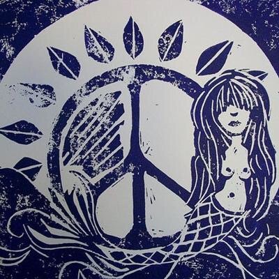 When you all have a chance please go and check out @eefflorescence ••• her page is awesome and you will all love it •••              i retweet her a lot