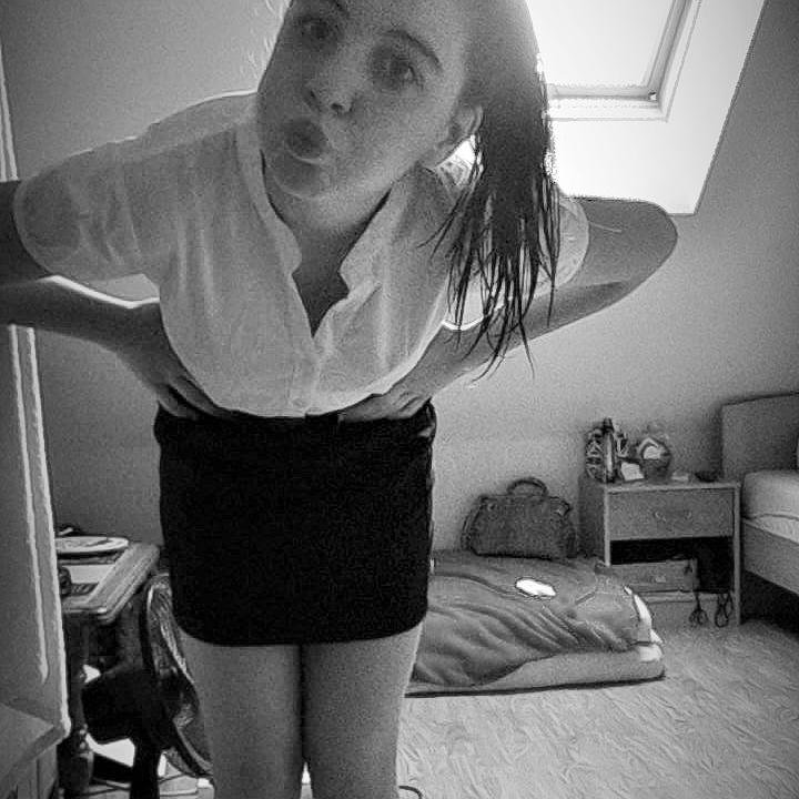Fille de 17 ans , fille gentille mais stricte defois , A 18 ans je vais voyager en dehors de la france  jt'aime mon bébé 3