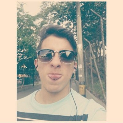 Raves, Mónica :3, estudio en la UNAM, 19 años, pizza.
