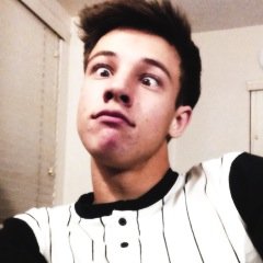 Matt me respondeu 9/3/2014 Aaron's mom follows -um ano de fc-0/12