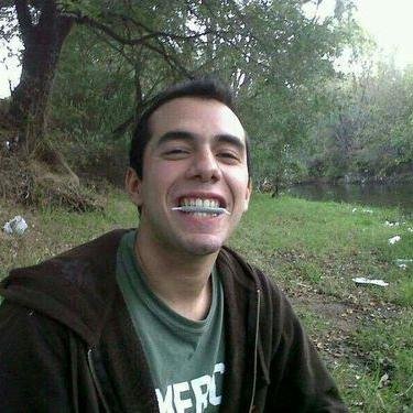 Rulo. 27 años. baterista. -Si quieres ser un artista-, replicó, -comienza a pensar como uno- http://t.co/TGAwbW0vJW