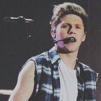 hey! do u like 5sos & 1d? go follow @6ft4hemmings for DMs to 4/4 & 4/4 and solo DMs w/ luke when she gets 10k! +more celebs :) thanks!!!