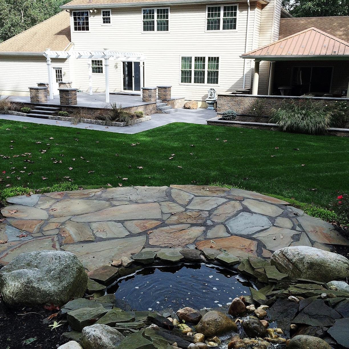 Family owned landscaping and hardscaping company. You already designed the inside, let us worry about the outside.
http://t.co/UKxHJwg0
http://t.co/xGZLrRHy